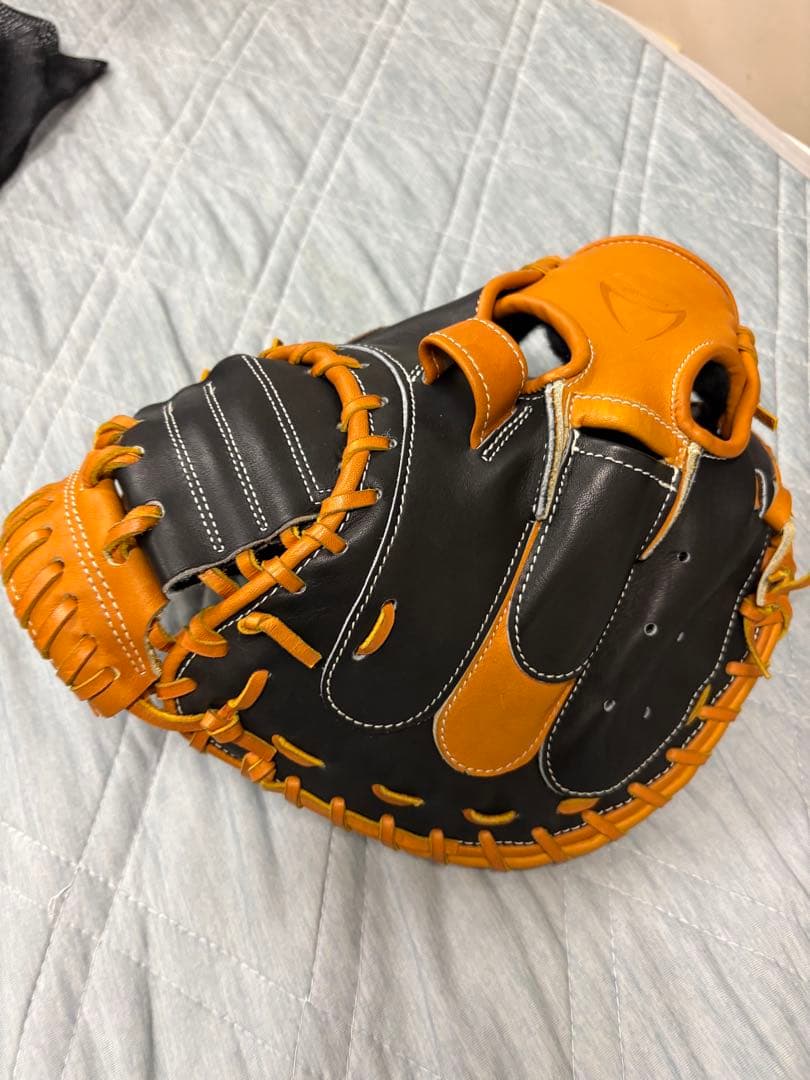 キャッチャーミット 黒/オレンジ