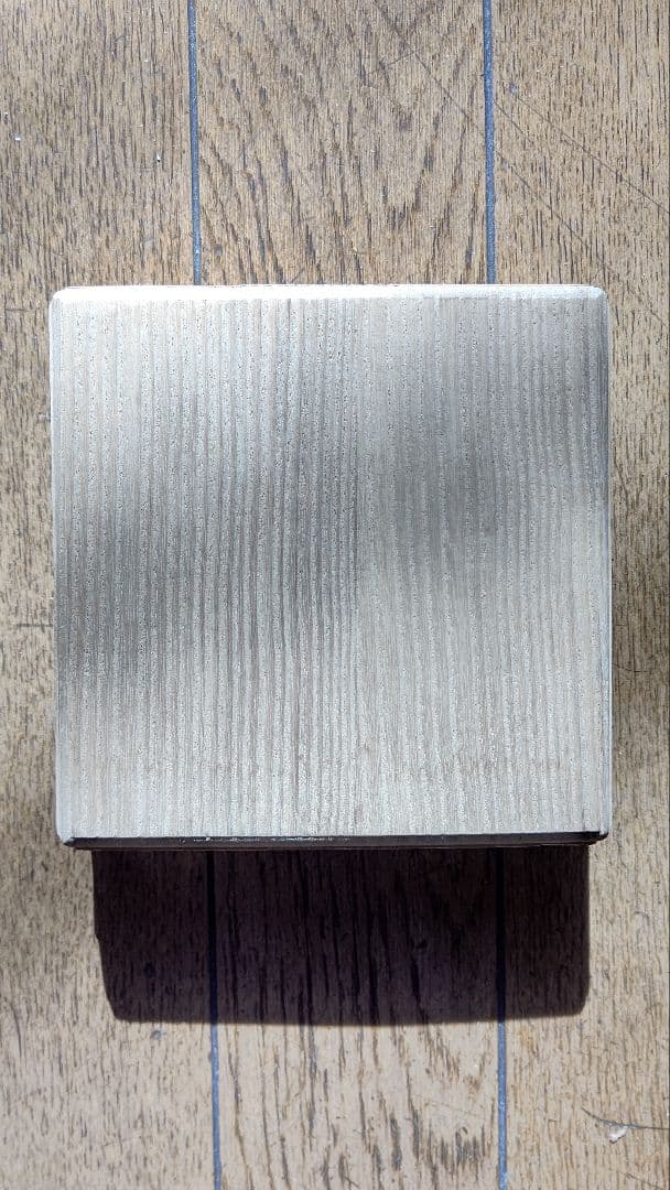 大型鐔 素銅地 竪丸型 高彫 金銀色絵象嵌、上桐箱、座布団付