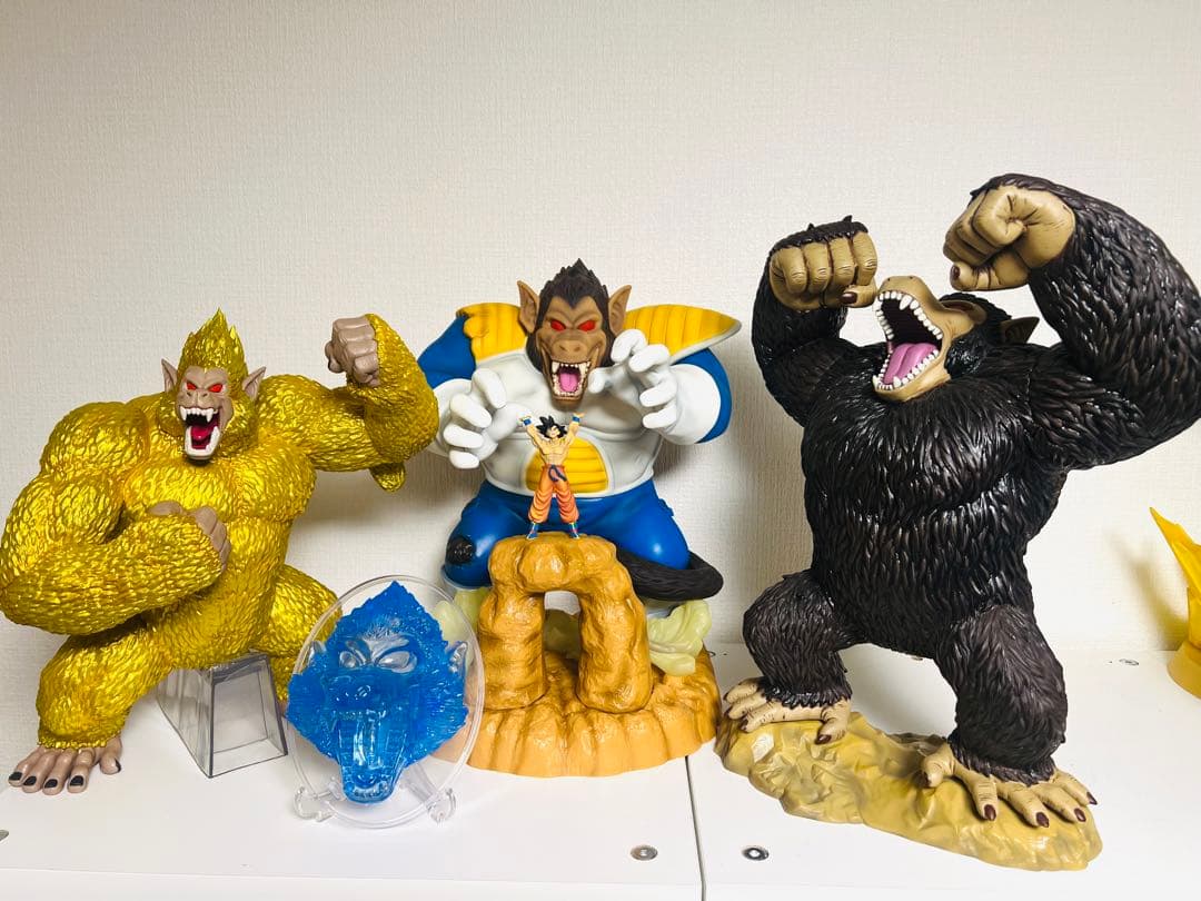 大人気！大猿フィギュア三体セット！大猿クリアディスプレイ付き♪