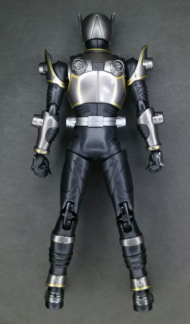 S.H.フィギュアーツ 仮面ライダーリュウガ