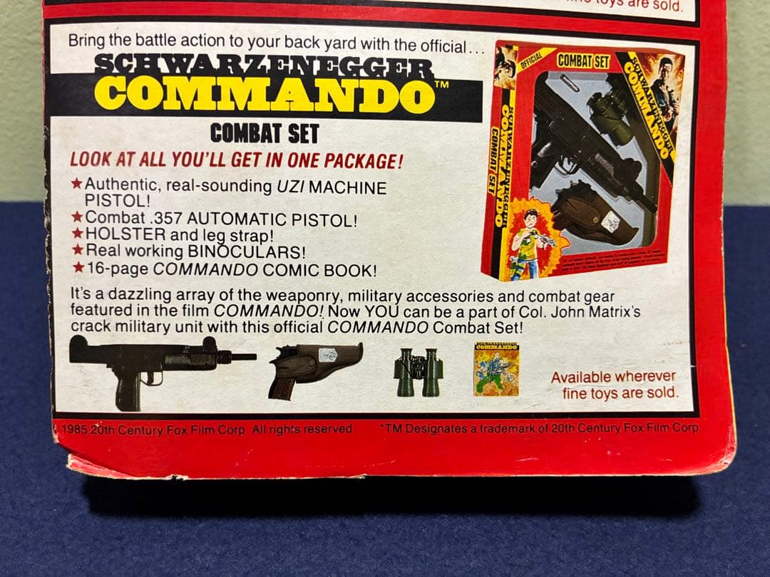 コマンドー シュワルツェネッガー アクションフィギュア コミック付き 1985年