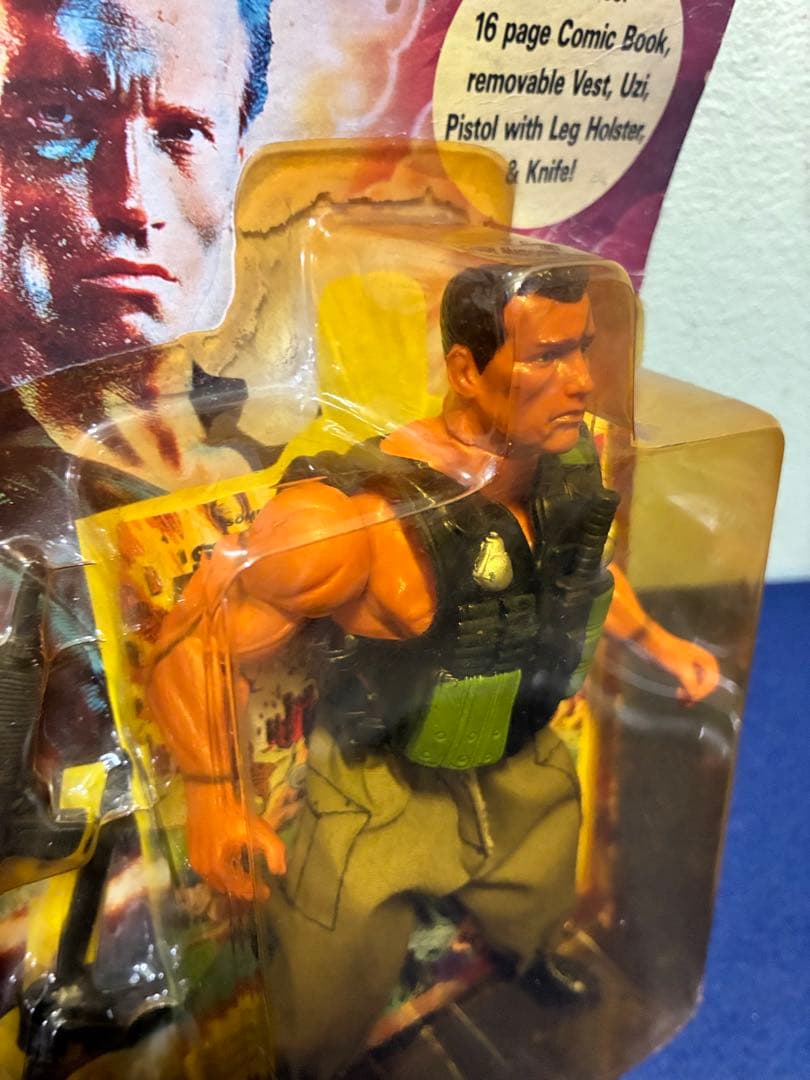コマンドー シュワルツェネッガー アクションフィギュア コミック付き 1985年