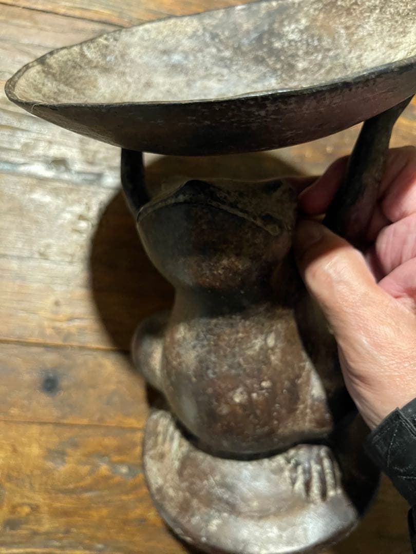 カエル型金属オブジェ 高さ約20cm