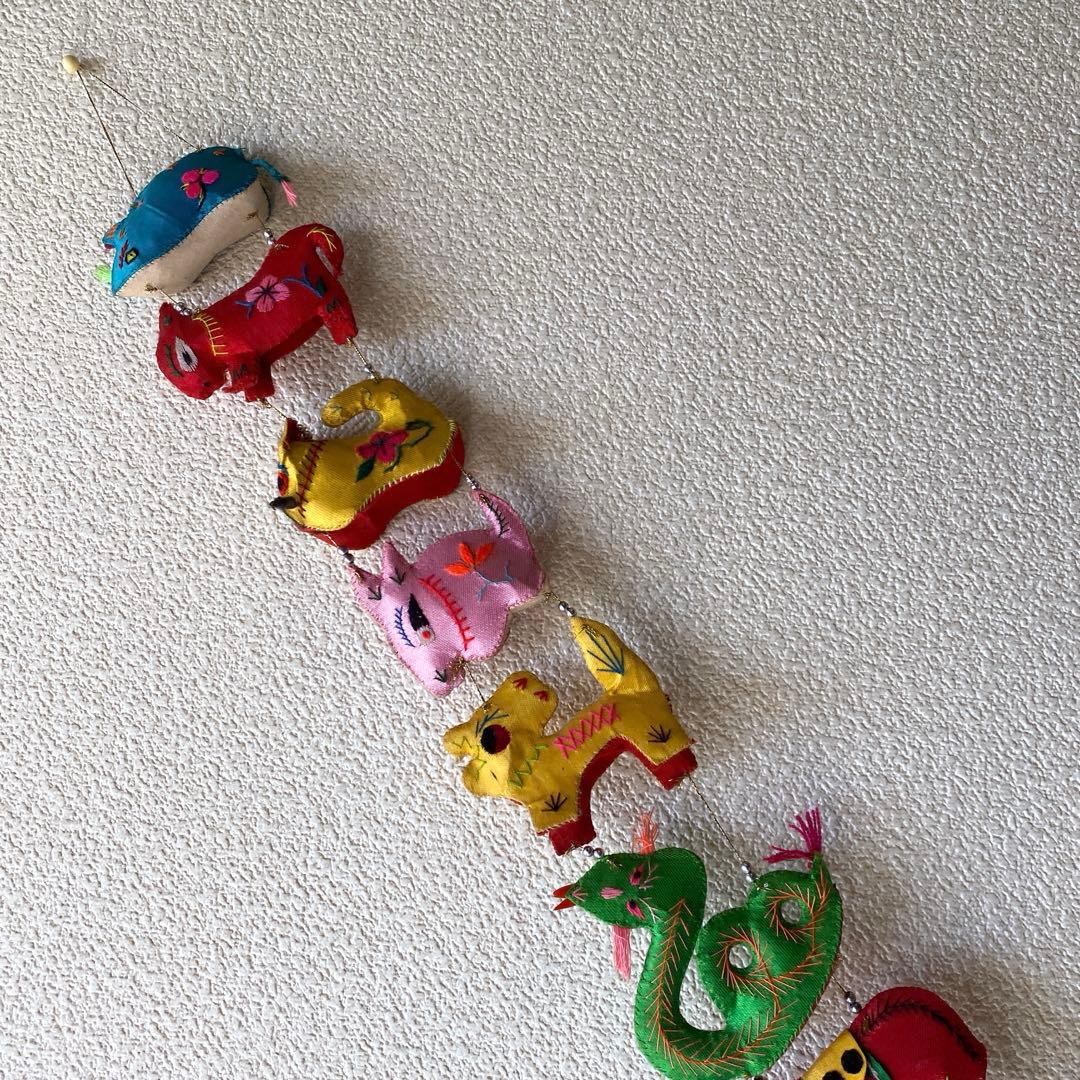 吊るし十二支 サテン古刺繍 壁飾り 笑福護符 ゾディアック魔除 中国製ビンテージ