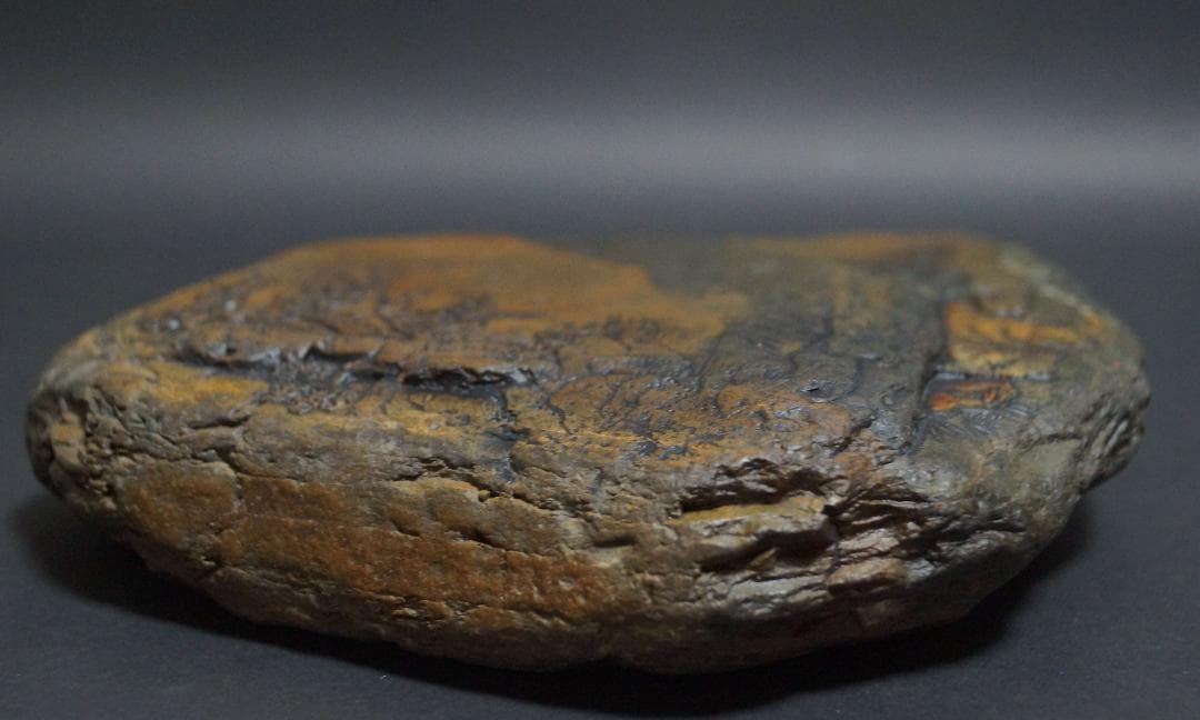 書道具 歙州硯石細工彫り『山水風景図』自然の形文鎮 書斎飾り石 美しい石目