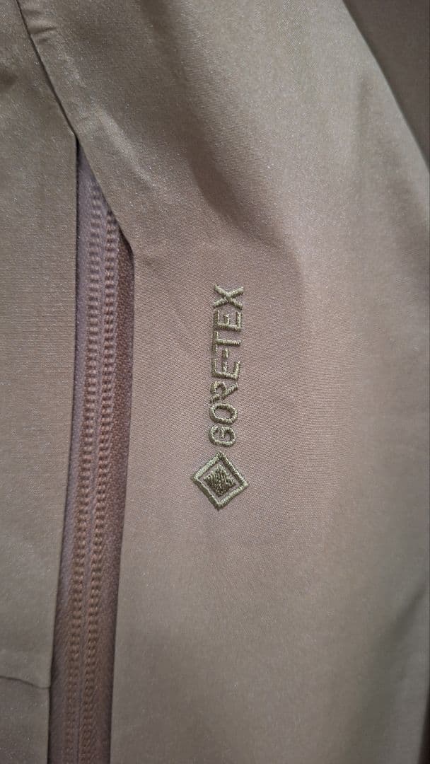 Arc'teryx GORE-TEX セイバーパンツ カーキ