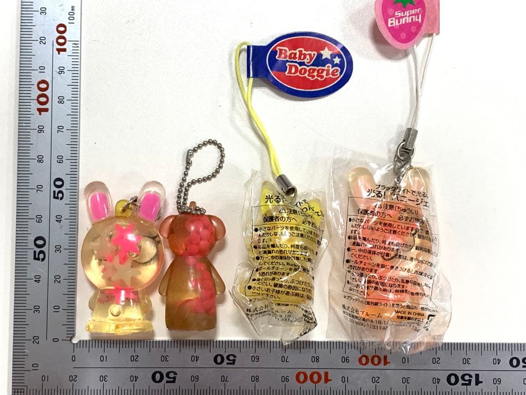 ブラックライトで光る！バニージェル　キャラクターストラップ　4体セット