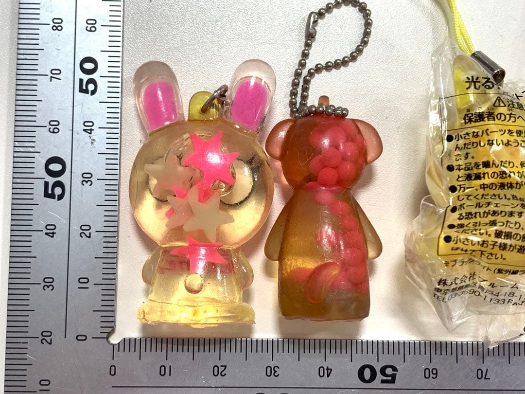 ブラックライトで光る！バニージェル　キャラクターストラップ　4体セット