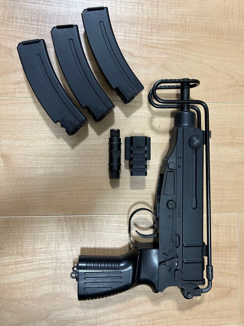 東京マルイ　電動コンパクトサブマシンガン　スコーピオンvz61 マガジン×2