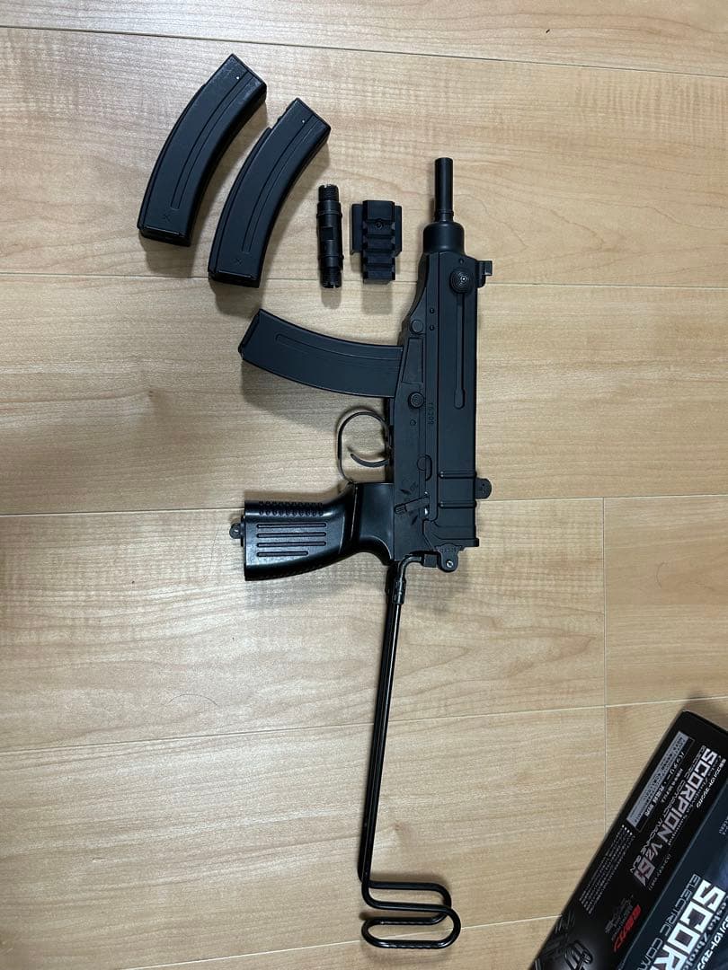 東京マルイ　電動コンパクトサブマシンガン　スコーピオンvz61 マガジン×2