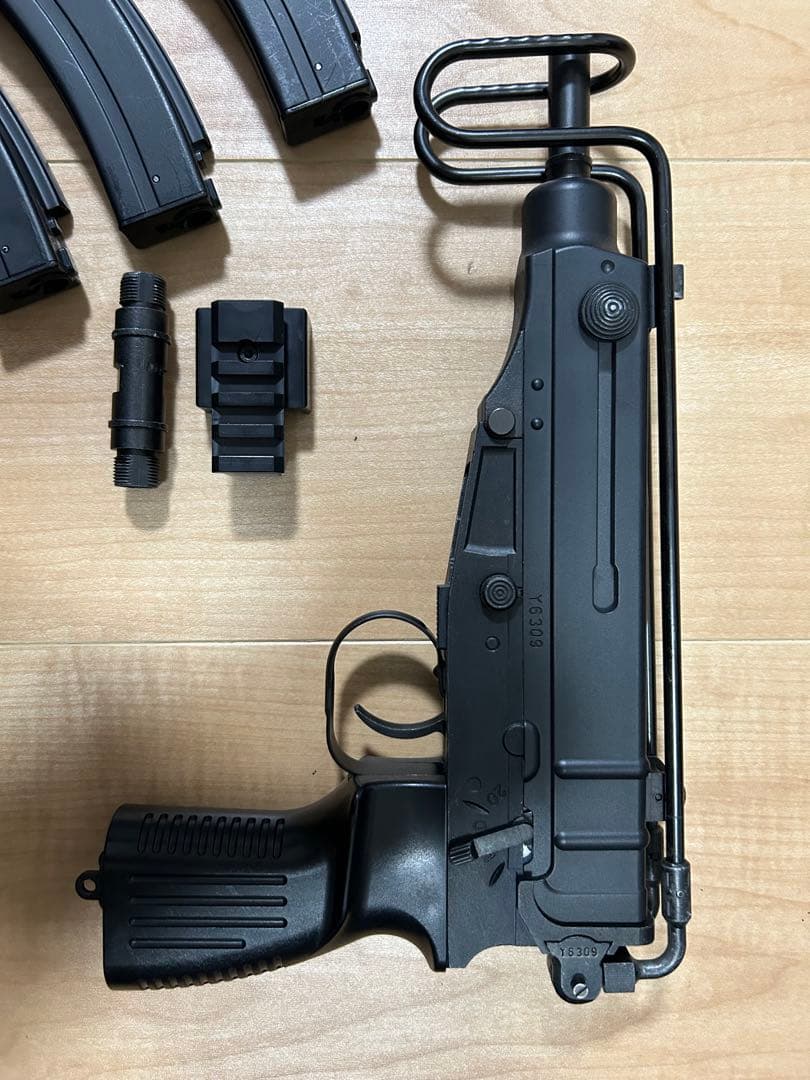 東京マルイ　電動コンパクトサブマシンガン　スコーピオンvz61 マガジン×2