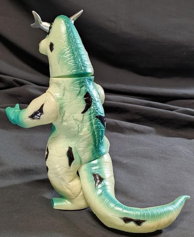 エレキング「ウルトラセブン」登場怪獣（ブルマァク復刻）蓄光版ソフビフィギュア