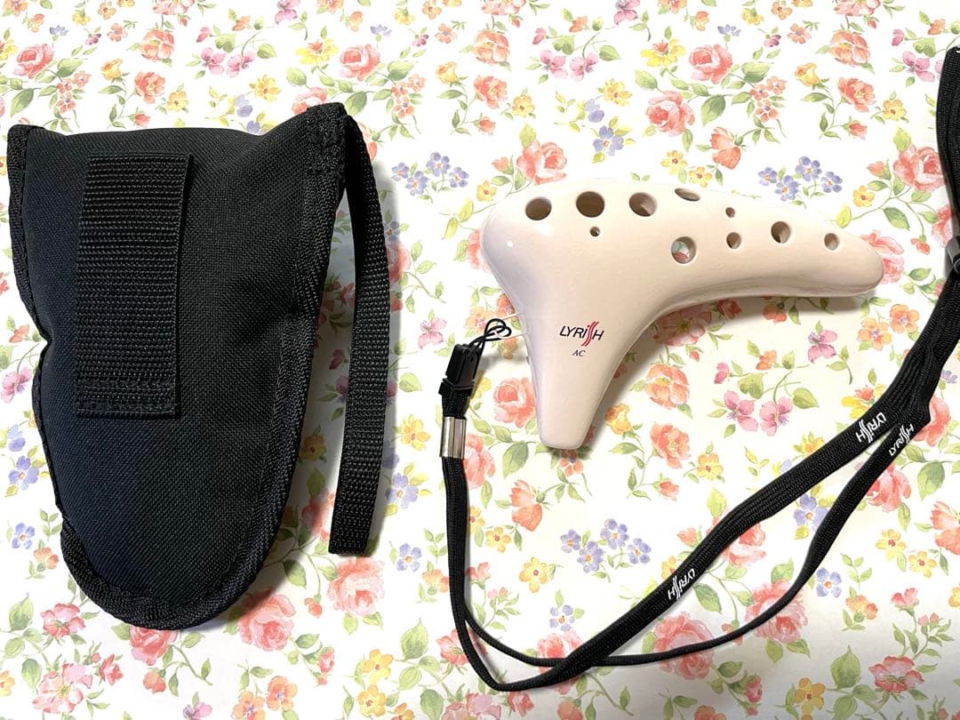 LYRISH オカリナ クリーム色 ケース付き