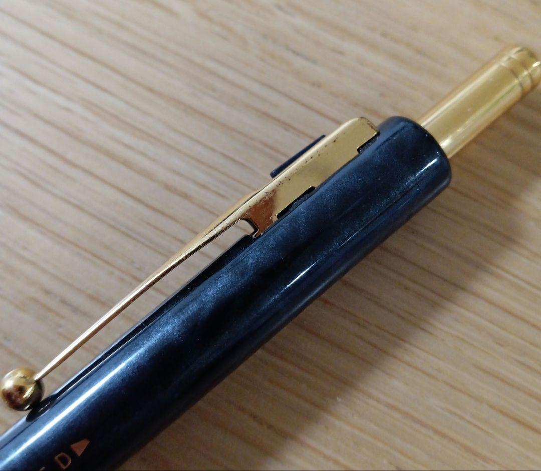 プラチナ万年筆　ダブル4アクション　多機能ペン　マーブルブラック　ボールシャープ