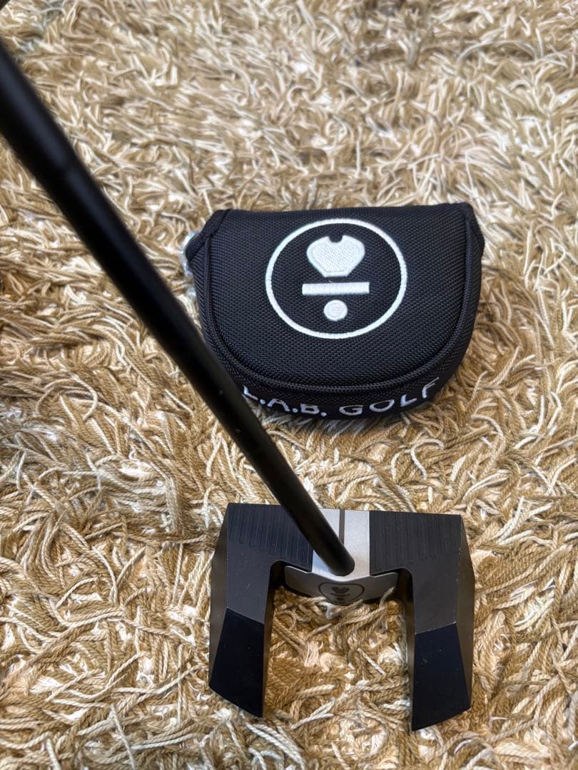 LAB.GOLF マレット型パター ブラックヘッドカバー付き
