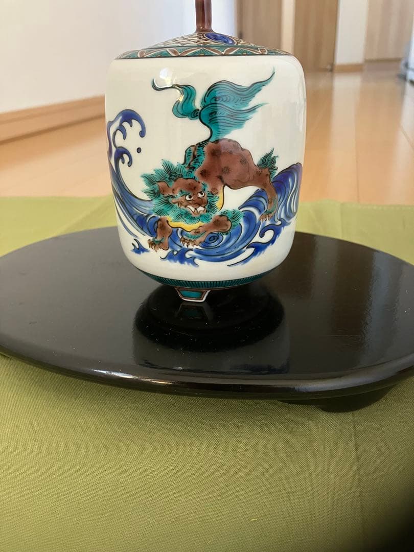 九谷焼　陶器製波と獅子の香炉
