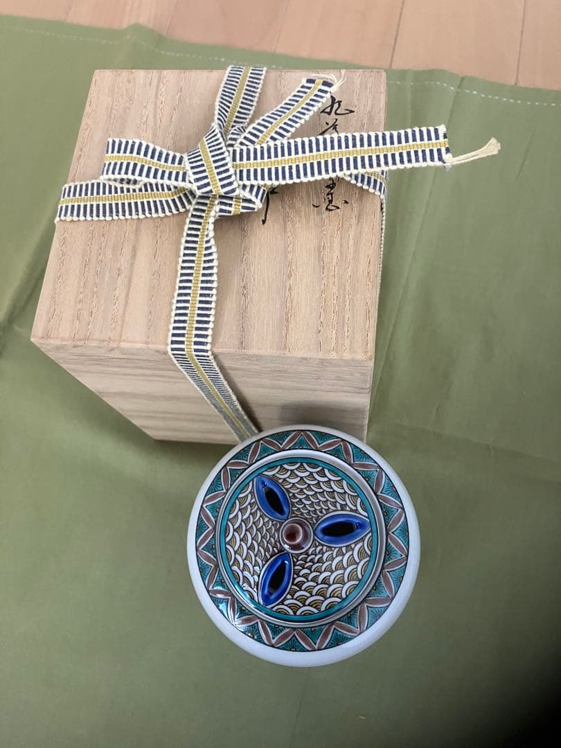 九谷焼　陶器製波と獅子の香炉