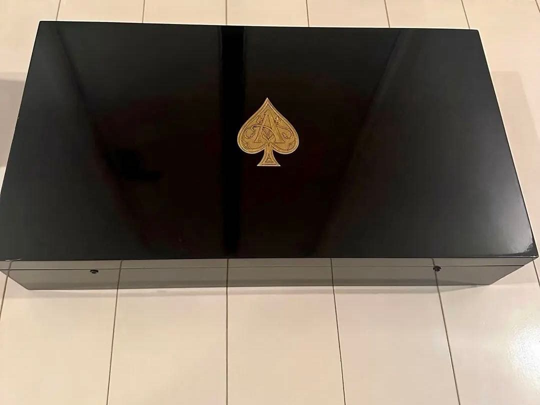 アルマンドアタッシュケース6本空き瓶付き