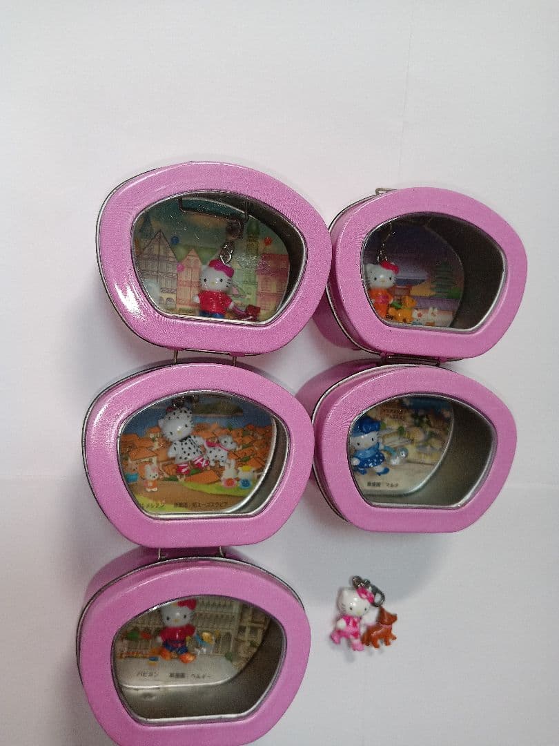 ハッピー　ハローキティ　世界　子犬のお散歩　ファスナーマスコット　6種