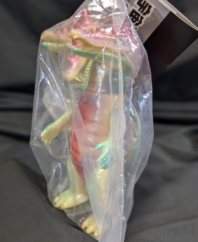 三つ首竜「スペクトルマン」登場怪獣（マスダヤ復刻）蓄光版ソフビフィギュア未開封