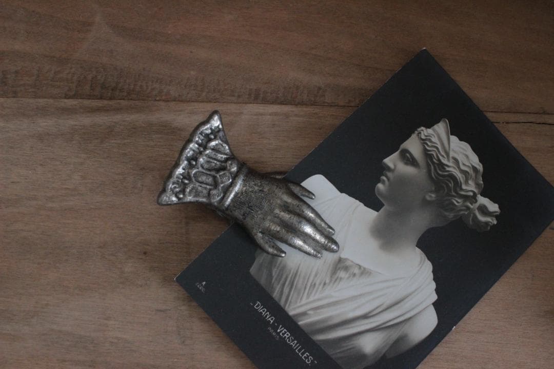 アンティークハンドモチーフクリップ・金属製