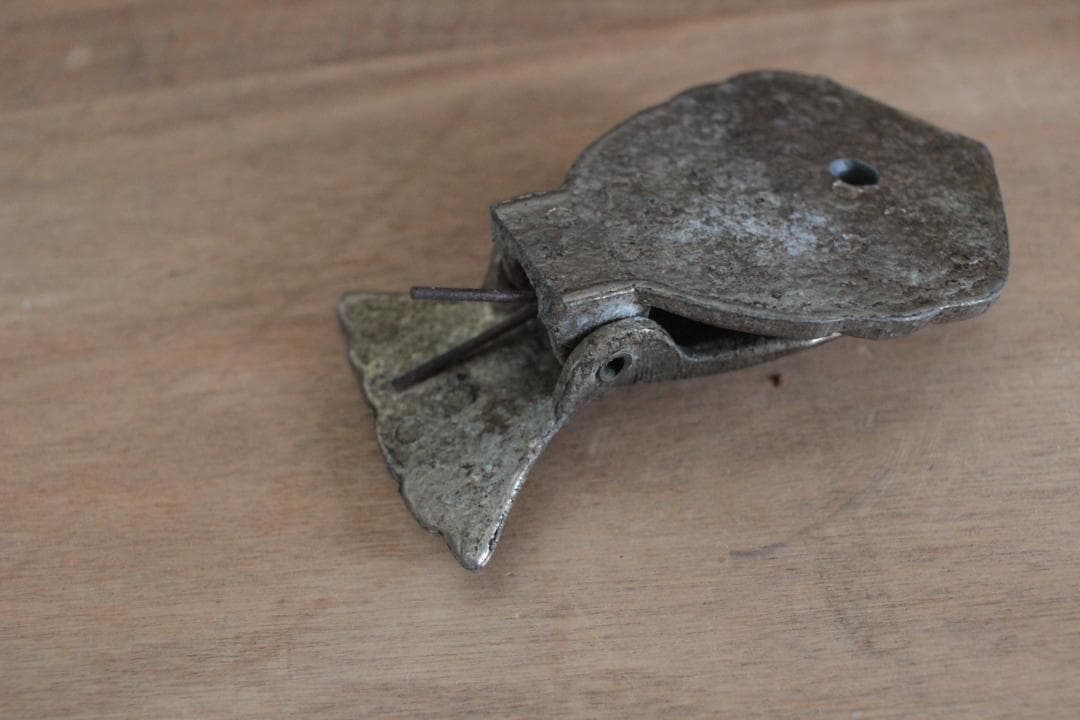 アンティークハンドモチーフクリップ・金属製