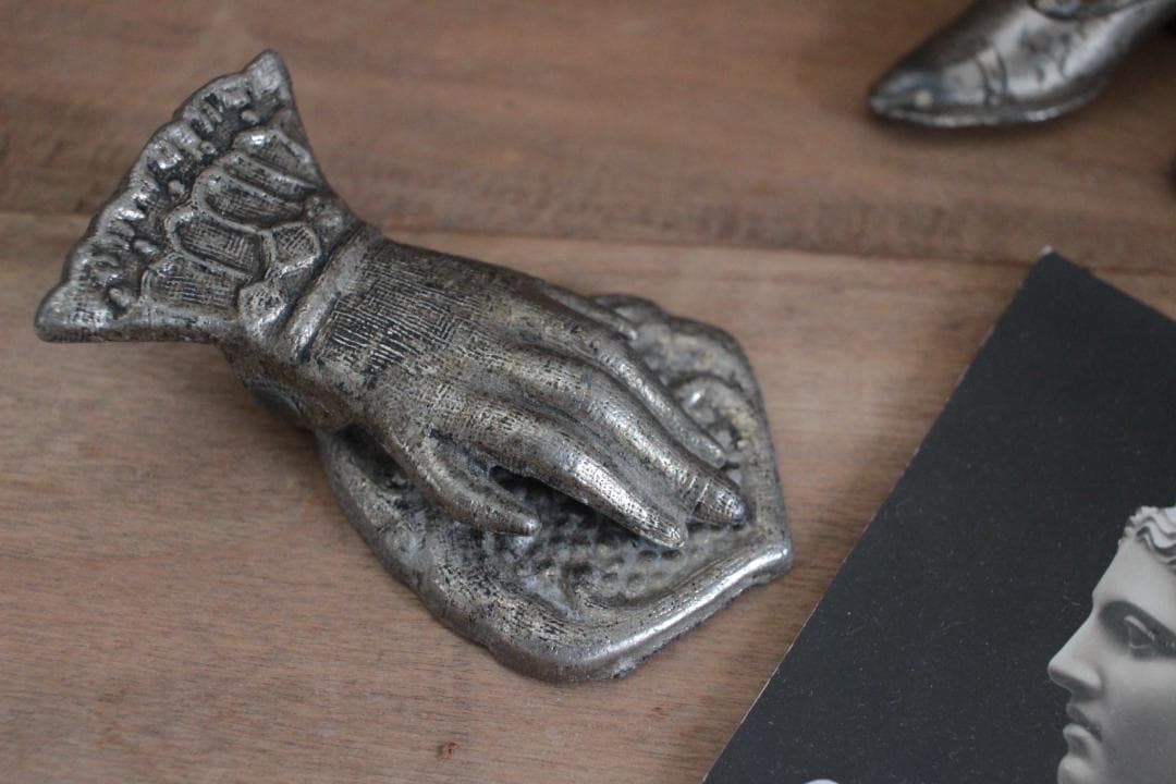 アンティークハンドモチーフクリップ・金属製