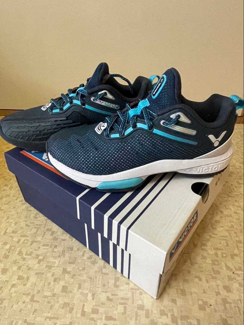 ビクター バドミントンシューズ