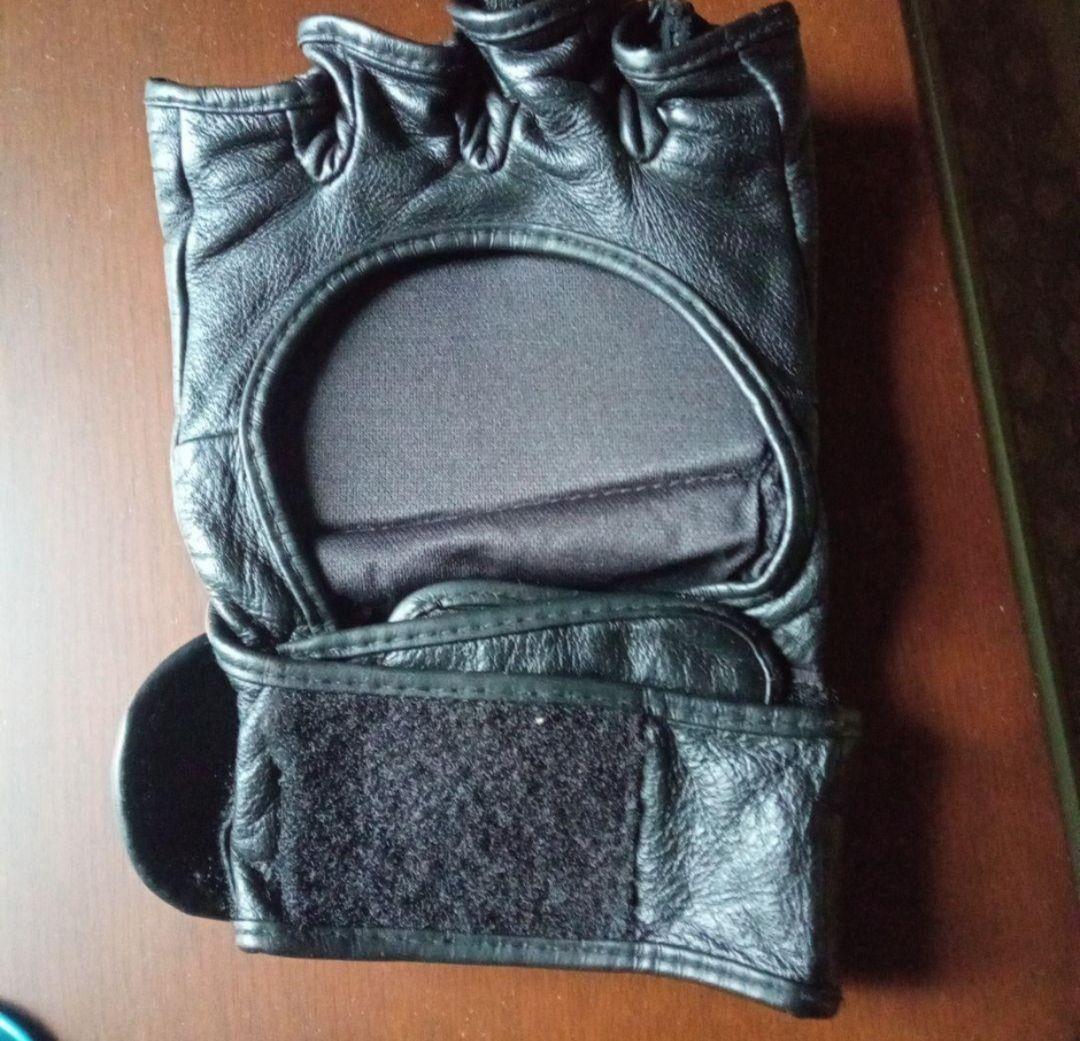 UFC 公式ファイトグローブ XLARGE ブラック　五味隆典サイン入り