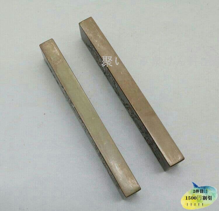 文鎮は定規を押さえる カササギが梅にのぼる 書道の小さい文鎮は定規を押しますM