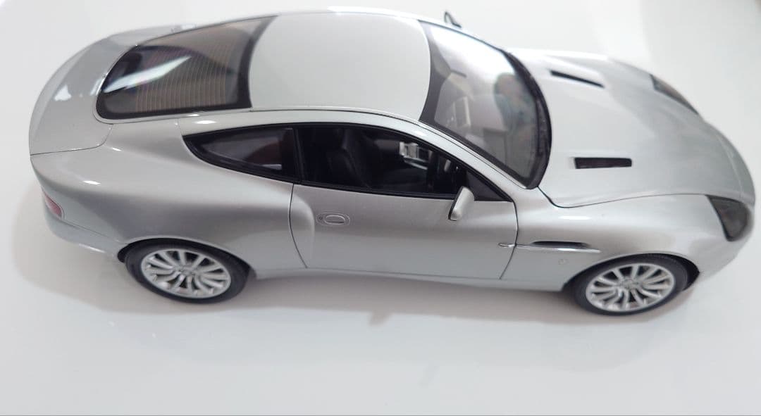 Aston Martin Vanquish V12 1/12【京商】