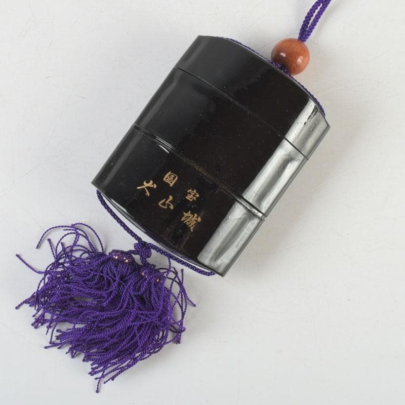 時代提げ物　黒漆　三つ葉葵蒔絵　印籠　薬入　根付　緒締め玉　C　9438