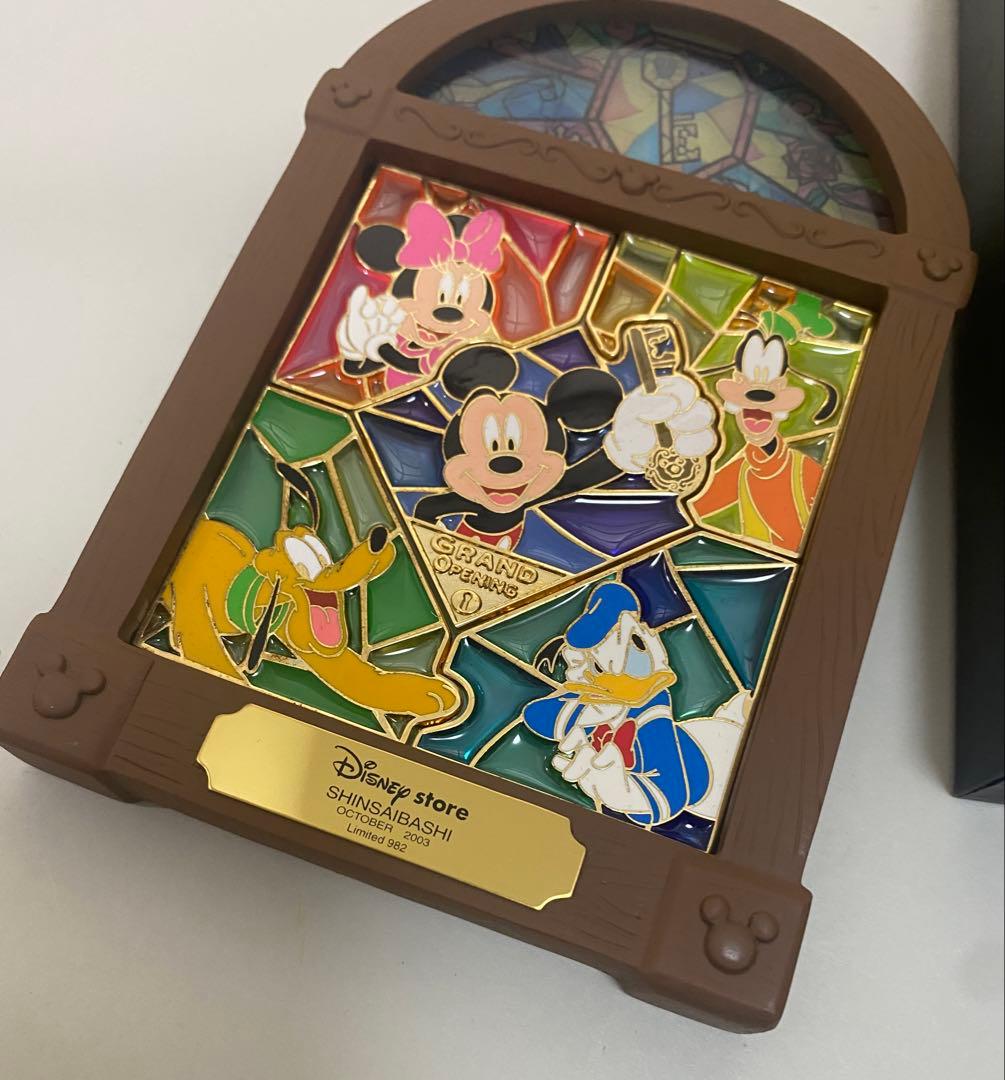 ディズニーストア　ステンドグラスピン 限定品　心斎橋店オープン記念　ピンバッジ