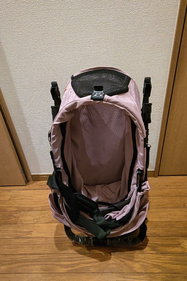 ピンクの犬用ペットカート