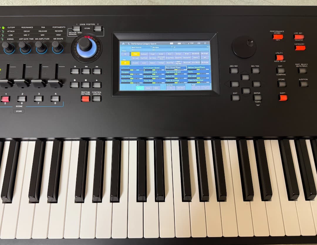 Yu さん専用になりました．YAMAHA MODX8+　ハーフペダルFC3A付き