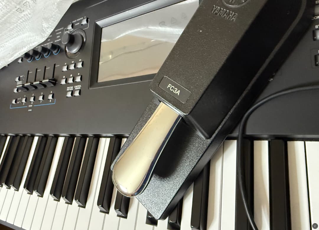 Yu さん専用になりました．YAMAHA MODX8+　ハーフペダルFC3A付き