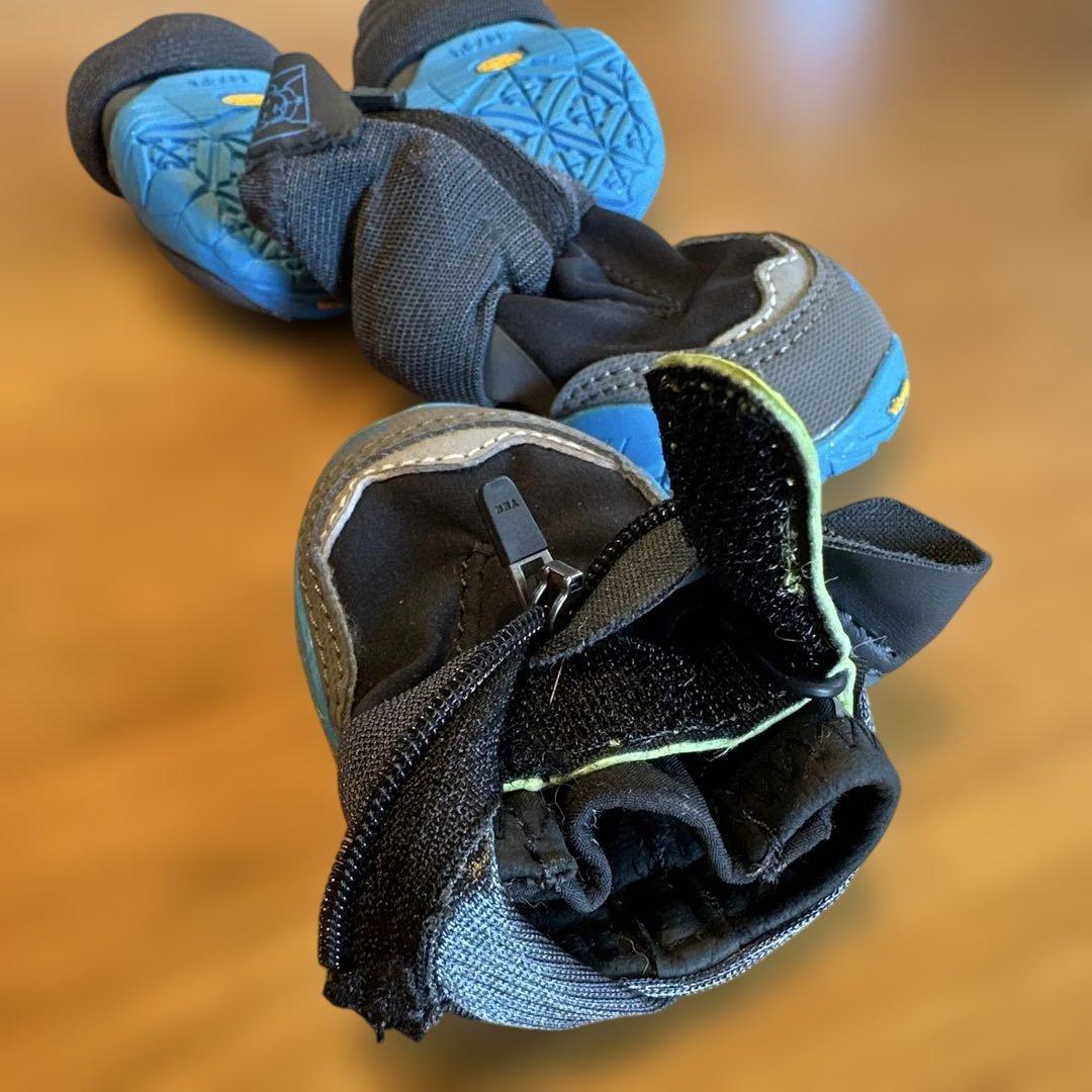 Ruffwear Polar Trex mont-bellドッグシューズ 黒/青