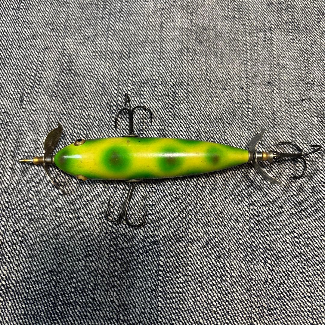 トップウォーター ハードルアー 緑と黄色