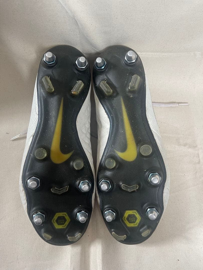 Nike サッカーシューズ ティエンポレジェンド8 SG