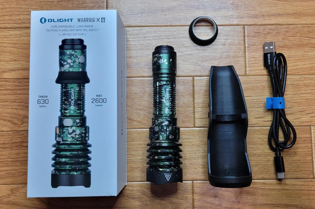OLIGHT Warrior X４ 懐中電灯 2600ルーメン