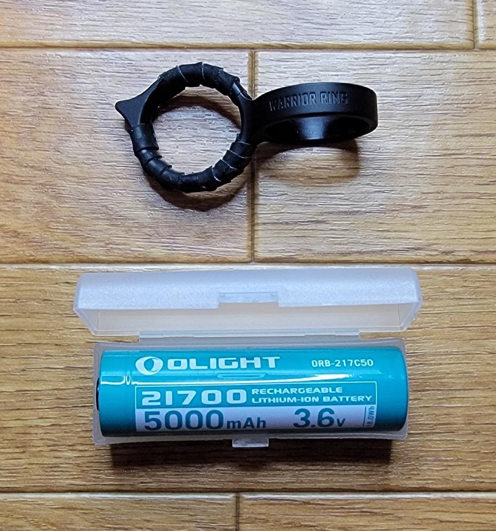OLIGHT Warrior X４ 懐中電灯 2600ルーメン