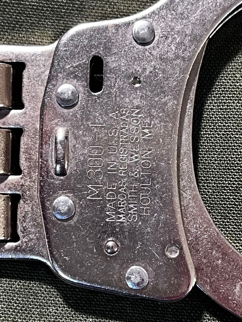 土日限定特価★米国製手錠 Smith & Wesson M300ー1