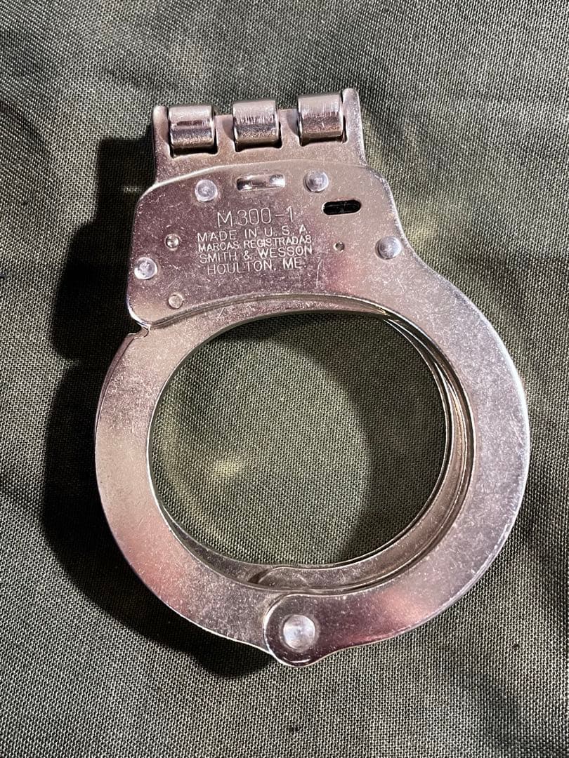 土日限定特価★米国製手錠 Smith & Wesson M300ー1