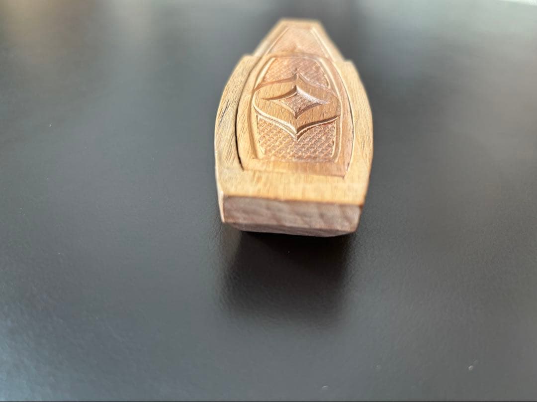 舟型　アイヌもんよう　木彫　小物入れ