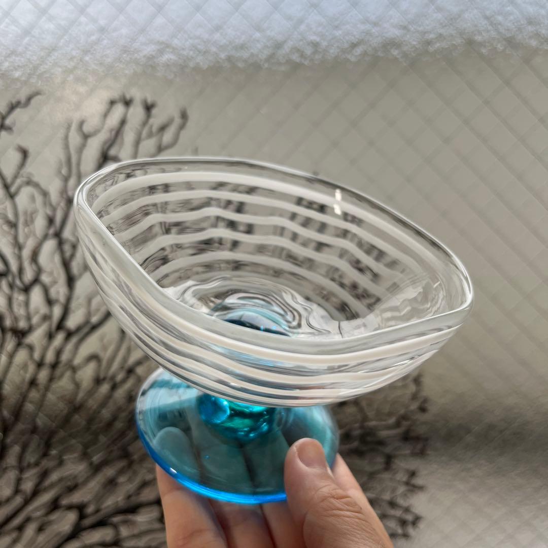 骨董　時代ガラス　超希少　四角型　白糸巻紋　水色脚付　氷コップ　ウラン