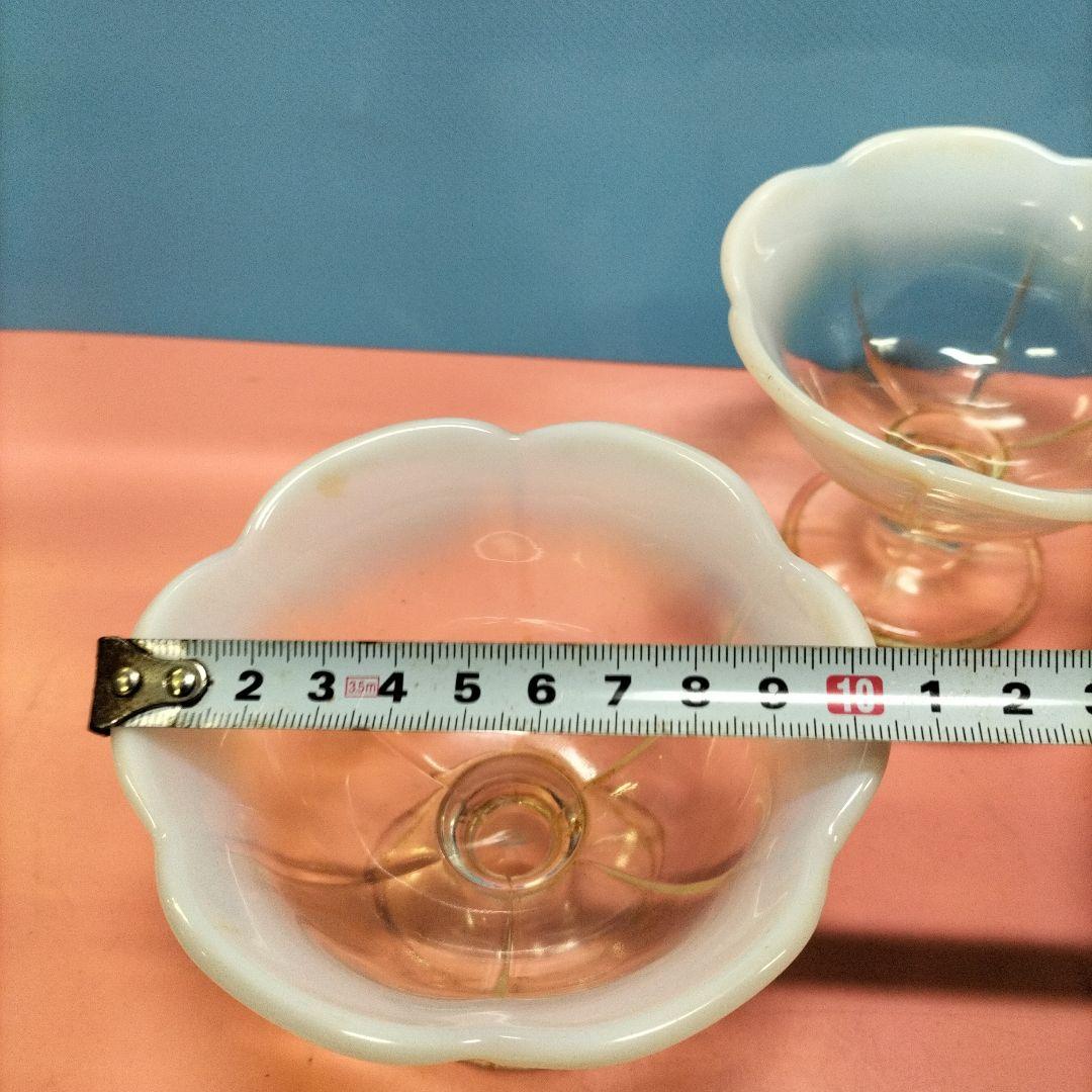 昭和レトロ 花びら型ガラスカップ 3個セット　ウランガラス　レトロ