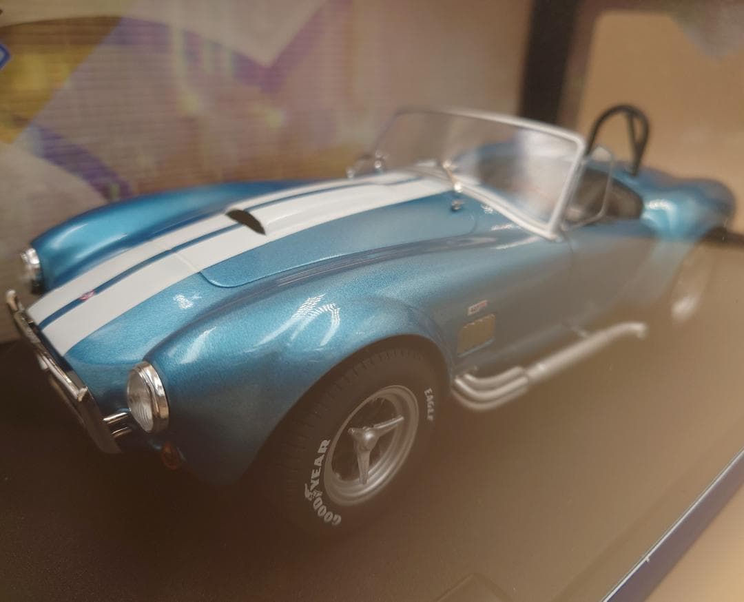 1/18 シェルビー コブラ 427 S/C 1965 ブルー ソリド製ミニカー