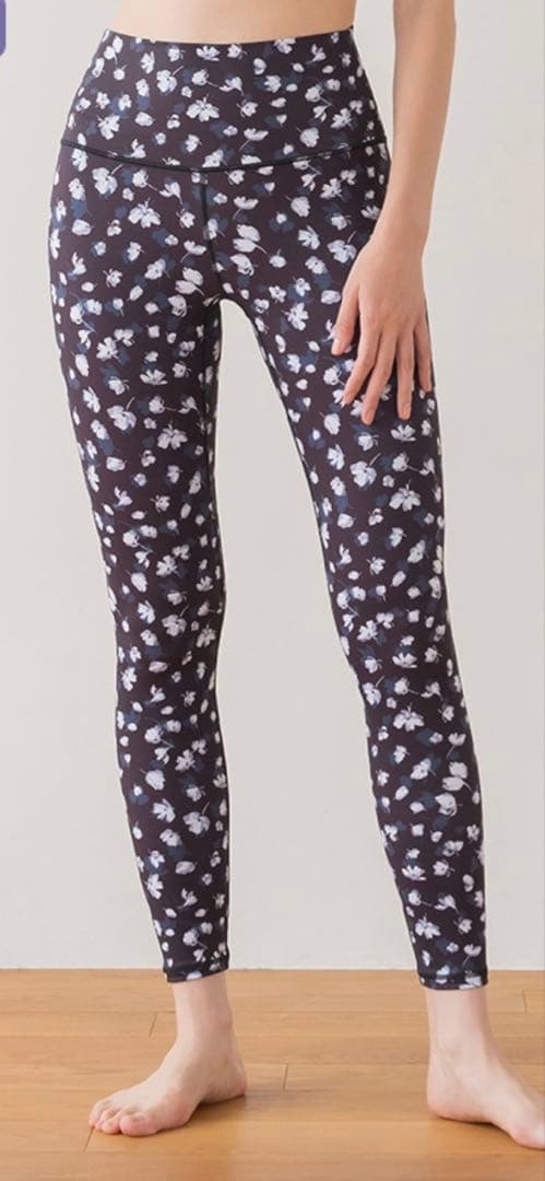 SUKARA フラワープリントレギンスS ピラティス　ヨガ　新品未使用未開封