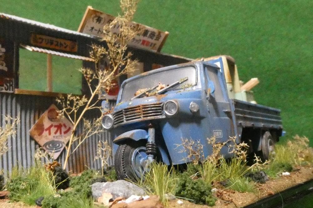 1/32 ダイハツCM10T・ミゼット昭和レトロ風景 ジオラマ完成品 錆汚し加工