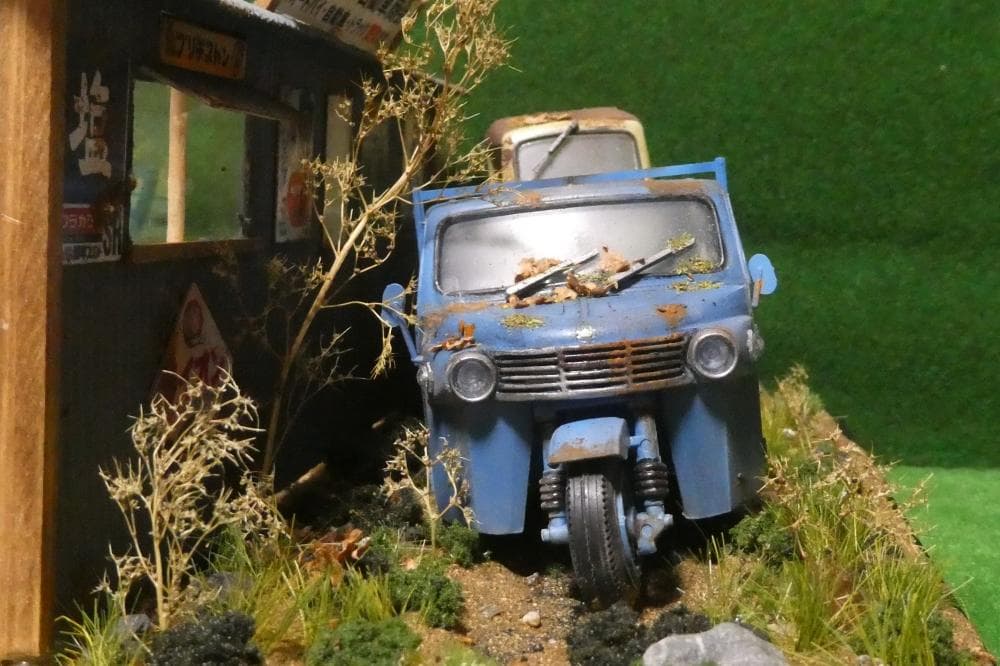 1/32 ダイハツCM10T・ミゼット昭和レトロ風景 ジオラマ完成品 錆汚し加工